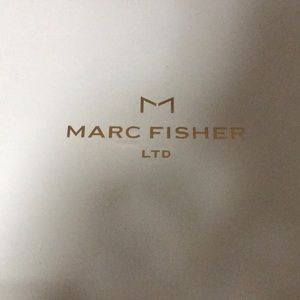 Marc fisher sneakers size 9.5 fits like 7-8 in men